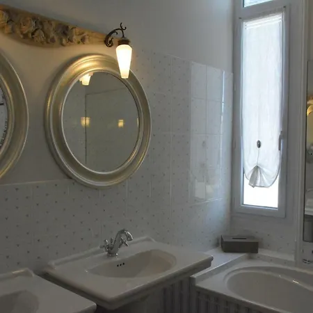 Vesone Bed & Breakfast 3*
